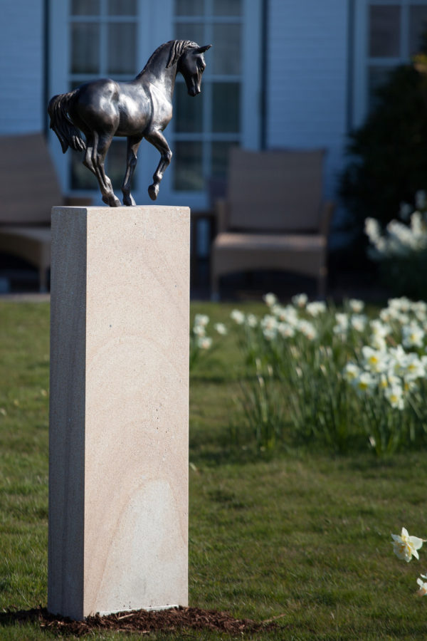 Wolfgang Lamché Piaffierender Hengst Bronze Auflage 8 Ex. Höhe ca. 46 cm (ohne Sockel)