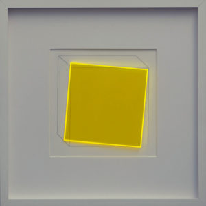 Klaus Joas, Ohne Titel Gelb, 2022, Lichtverstärkendes Acrylglas, Zeichnung auf weißem Acryl, 47,5 x 47,5 cm, Unikat