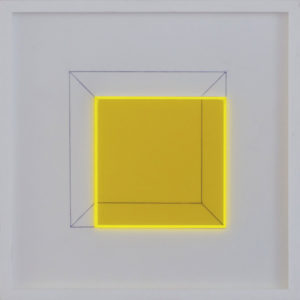 Klaus Joas, Trio B, 2022, Lichtverstärkendes Acrylglas, 29,5 x 29,5 cm, Unikat